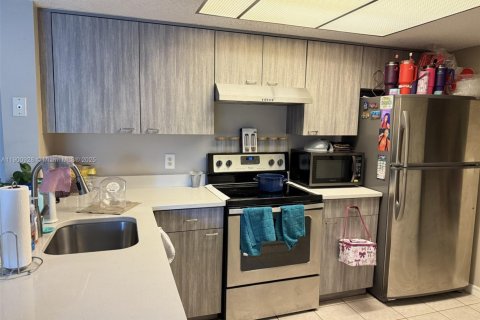 Condominio en venta en Coconut Creek, Florida, 2 dormitorios, 115.76 m2 № 2013208 - foto 2