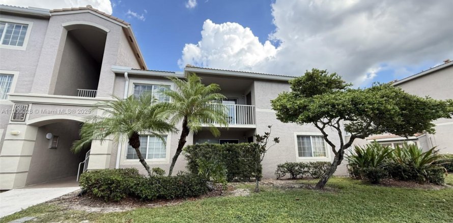 Condominio en Coconut Creek, Florida, 2 dormitorios  № 2013208