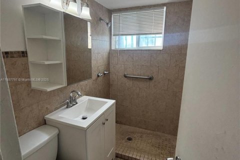 Снять в аренду квартиру в Майами, Флорида 1 спальня, 46.45м2, № 1941758 - фото 5