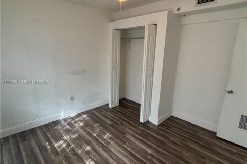 Снять в аренду квартиру в Майами, Флорида 1 спальня, 46.45м2, № 1941758 - фото 9