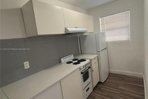 Снять в аренду квартиру в Майами, Флорида 1 спальня, 46.45м2, № 1941758 - фото 3