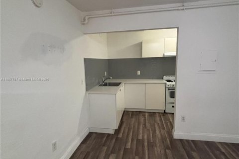 Снять в аренду квартиру в Майами, Флорида 1 спальня, 46.45м2, № 1941758 - фото 4