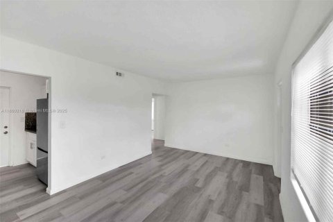 Купить виллу или дом в Хомстед, Флорида 3 спальни, 90.67м2, № 1958153 - фото 9