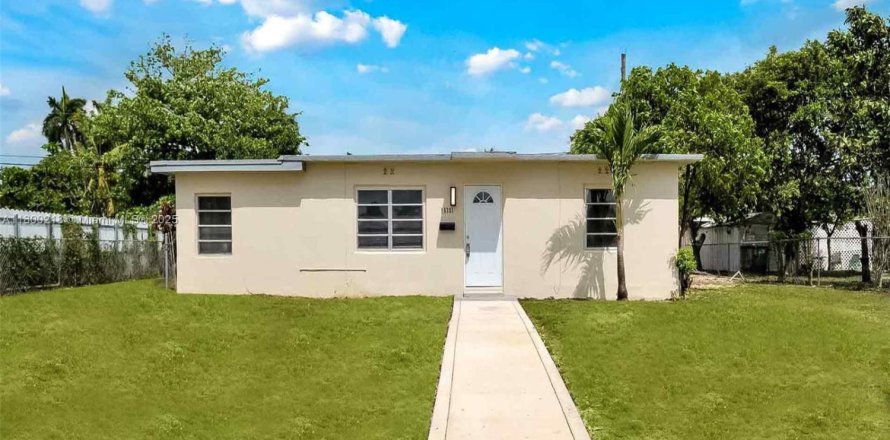 Дом в Хомстед, Флорида 3 спальни, 90.67м2 № 1958153