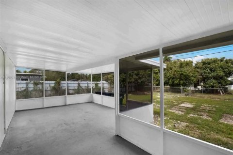 Купить виллу или дом в Хомстед, Флорида 3 спальни, 90.67м2, № 1958153 - фото 24