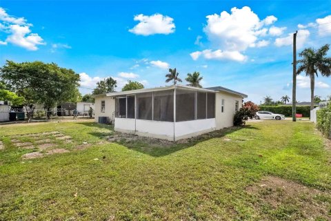 Купить виллу или дом в Хомстед, Флорида 3 спальни, 90.67м2, № 1958153 - фото 23