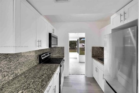 Купить виллу или дом в Хомстед, Флорида 3 спальни, 90.67м2, № 1958153 - фото 5