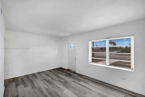 Купить виллу или дом в Хомстед, Флорида 3 спальни, 90.67м2, № 1958153 - фото 6