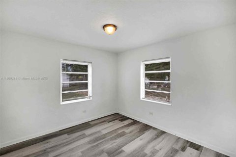 Купить виллу или дом в Хомстед, Флорида 3 спальни, 90.67м2, № 1958153 - фото 13