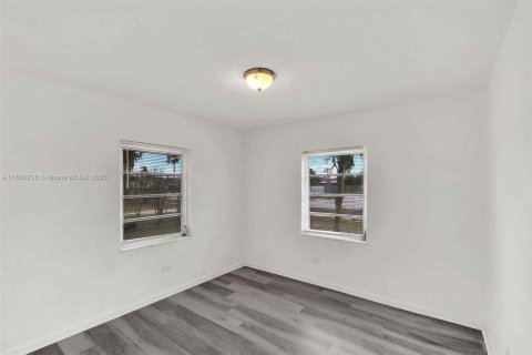 Купить виллу или дом в Хомстед, Флорида 3 спальни, 90.67м2, № 1958153 - фото 11