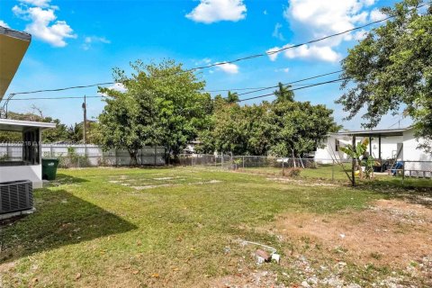 Купить виллу или дом в Хомстед, Флорида 3 спальни, 90.67м2, № 1958153 - фото 21