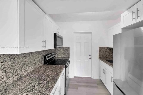 Купить виллу или дом в Хомстед, Флорида 3 спальни, 90.67м2, № 1958153 - фото 10