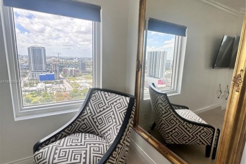 Condo in Miami, Florida, 1 bedroom  № 1954633 - photo 2