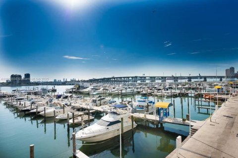 Condo in Miami, Florida, 1 bedroom  № 1954633 - photo 11