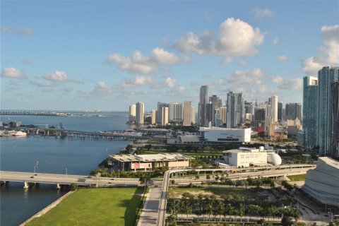 Condo in Miami, Florida, 1 bedroom  № 1954633 - photo 8