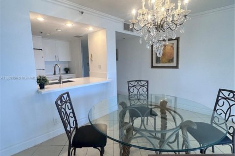 Condo in Miami, Florida, 1 bedroom  № 1954633 - photo 4