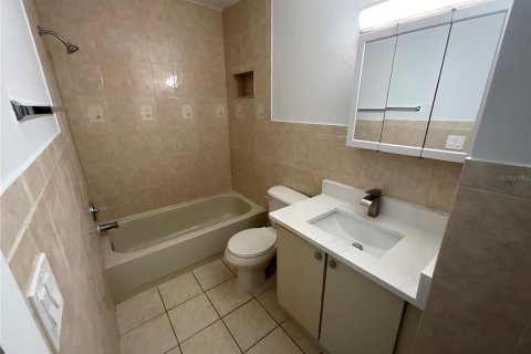 Touwnhouse à vendre à Tampa, Floride: 2 chambres, 110.37 m2 № 1917544 - photo 12