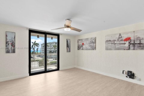 Copropriété à vendre à Hollywood, Floride: 2 chambres, 119.57 m2 № 2005225 - photo 3