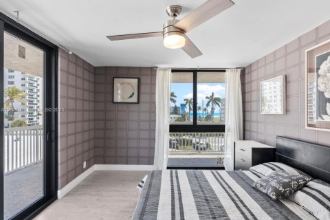 Copropriété à vendre à Hollywood, Floride: 2 chambres, 119.57 m2 № 2005225 - photo 12