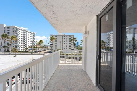 Copropriété à vendre à Hollywood, Floride: 2 chambres, 119.57 m2 № 2005225 - photo 24