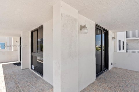 Copropriété à vendre à Hollywood, Floride: 2 chambres, 119.57 m2 № 2005225 - photo 22