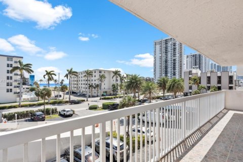 Copropriété à vendre à Hollywood, Floride: 2 chambres, 119.57 m2 № 2005225 - photo 21