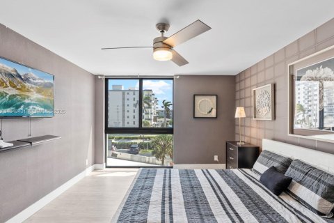 Copropriété à vendre à Hollywood, Floride: 2 chambres, 119.57 m2 № 2005225 - photo 17