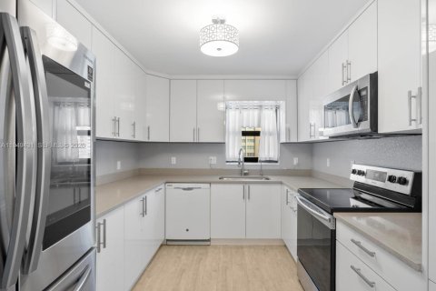 Copropriété à vendre à Hollywood, Floride: 2 chambres, 119.57 m2 № 2005225 - photo 7