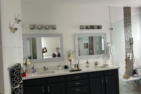 Villa ou maison à vendre à Miramar, Floride: 4 chambres, 236.99 m2 № 2076365 - photo 15