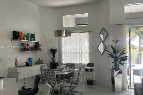 Villa ou maison à vendre à Miramar, Floride: 4 chambres, 236.99 m2 № 2076365 - photo 12
