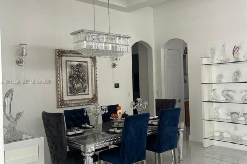 Villa ou maison à vendre à Miramar, Floride: 4 chambres, 236.99 m2 № 2076365 - photo 10