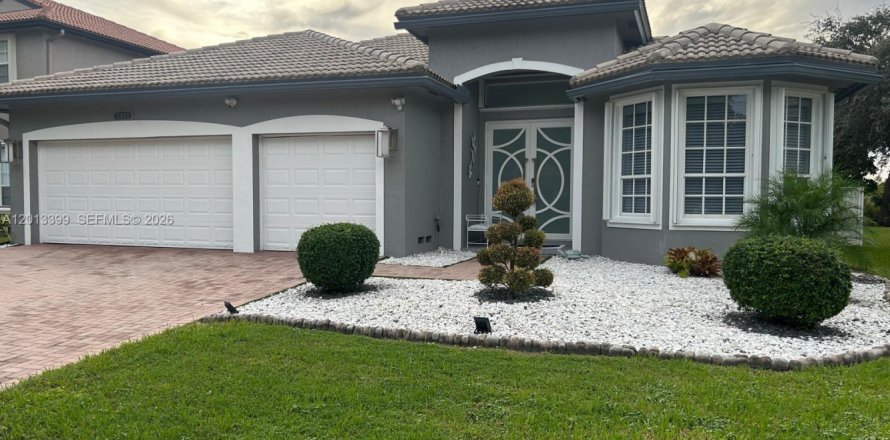 Villa ou maison à Miramar, Floride 4 chambres, 236.99 m2 № 2076365