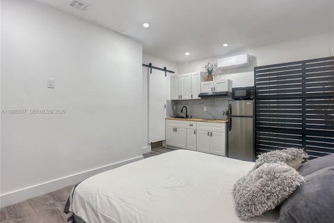 Commercial property in Miami, Florida 1 bedroom, 195.75 sq.m. № 2043820 - photo 4