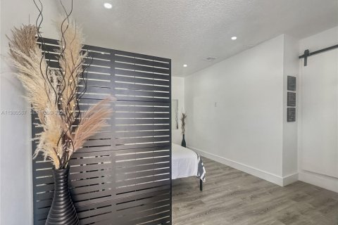 Commercial property in Miami, Florida 1 bedroom, 195.75 sq.m. № 2043820 - photo 3
