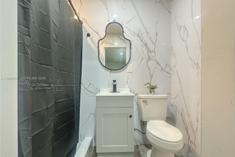 Commercial property in Miami, Florida 1 bedroom, 195.75 sq.m. № 2043820 - photo 8
