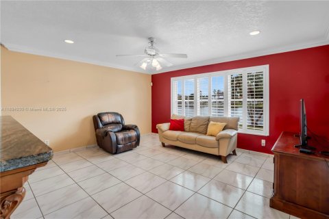 Villa ou maison à vendre à Miramar, Floride: 4 chambres, 228.82 m2 № 1947761 - photo 8