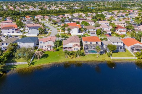 Villa ou maison à vendre à Miramar, Floride: 4 chambres, 228.82 m2 № 1947761 - photo 4
