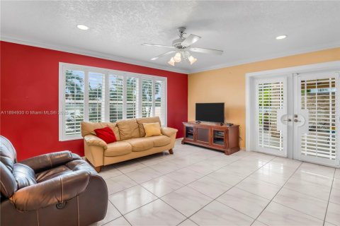 Villa ou maison à vendre à Miramar, Floride: 4 chambres, 228.82 m2 № 1947761 - photo 9