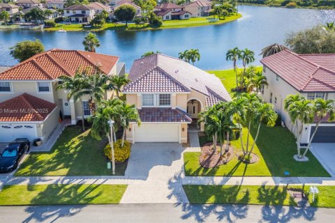 Villa ou maison à vendre à Miramar, Floride: 4 chambres, 228.82 m2 № 1947761 - photo 3