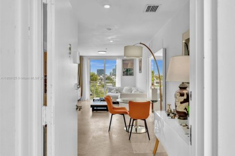 Condo in Miami Beach, Florida, 1 bedroom  № 1749144 - photo 20