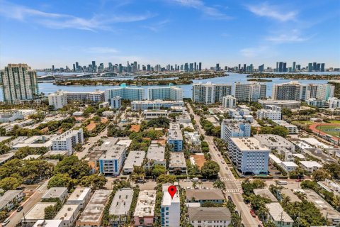 Condo in Miami Beach, Florida, 1 bedroom  № 1749144 - photo 26