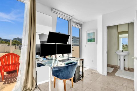 Condo in Miami Beach, Florida, 1 bedroom  № 1749144 - photo 16
