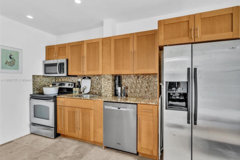 Condo in Miami Beach, Florida, 1 bedroom  № 1749144 - photo 8