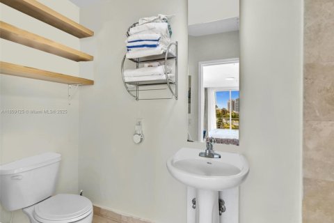 Condo in Miami Beach, Florida, 1 bedroom  № 1749144 - photo 18
