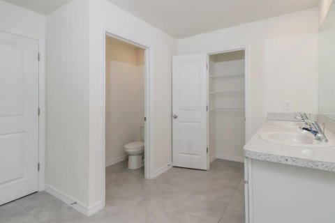 Villa ou maison à louer à Ruskin, Floride: 4 chambres, 216.28 m2 № 2119767 - photo 10