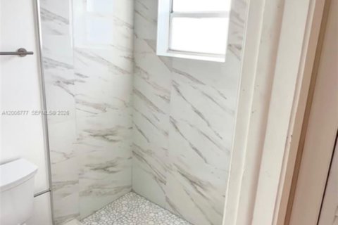 Condominio en alquiler en Hollywood, Florida, 1 dormitorio, 44.59 m2 № 2075358 - foto 9