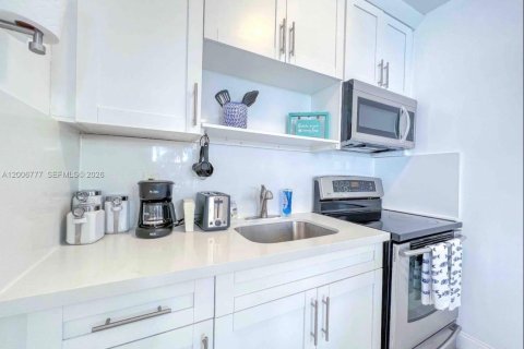 Condominio en alquiler en Hollywood, Florida, 1 dormitorio, 44.59 m2 № 2075358 - foto 3