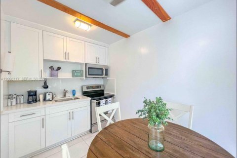 Condominio en Hollywood, Florida, 1 dormitorio  № 2075358