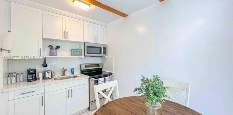 Condominio en Hollywood, Florida, 1 dormitorio  № 2075358