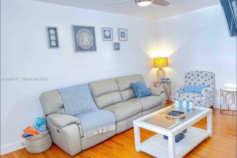 Condominio en alquiler en Hollywood, Florida, 1 dormitorio, 44.59 m2 № 2075358 - foto 6